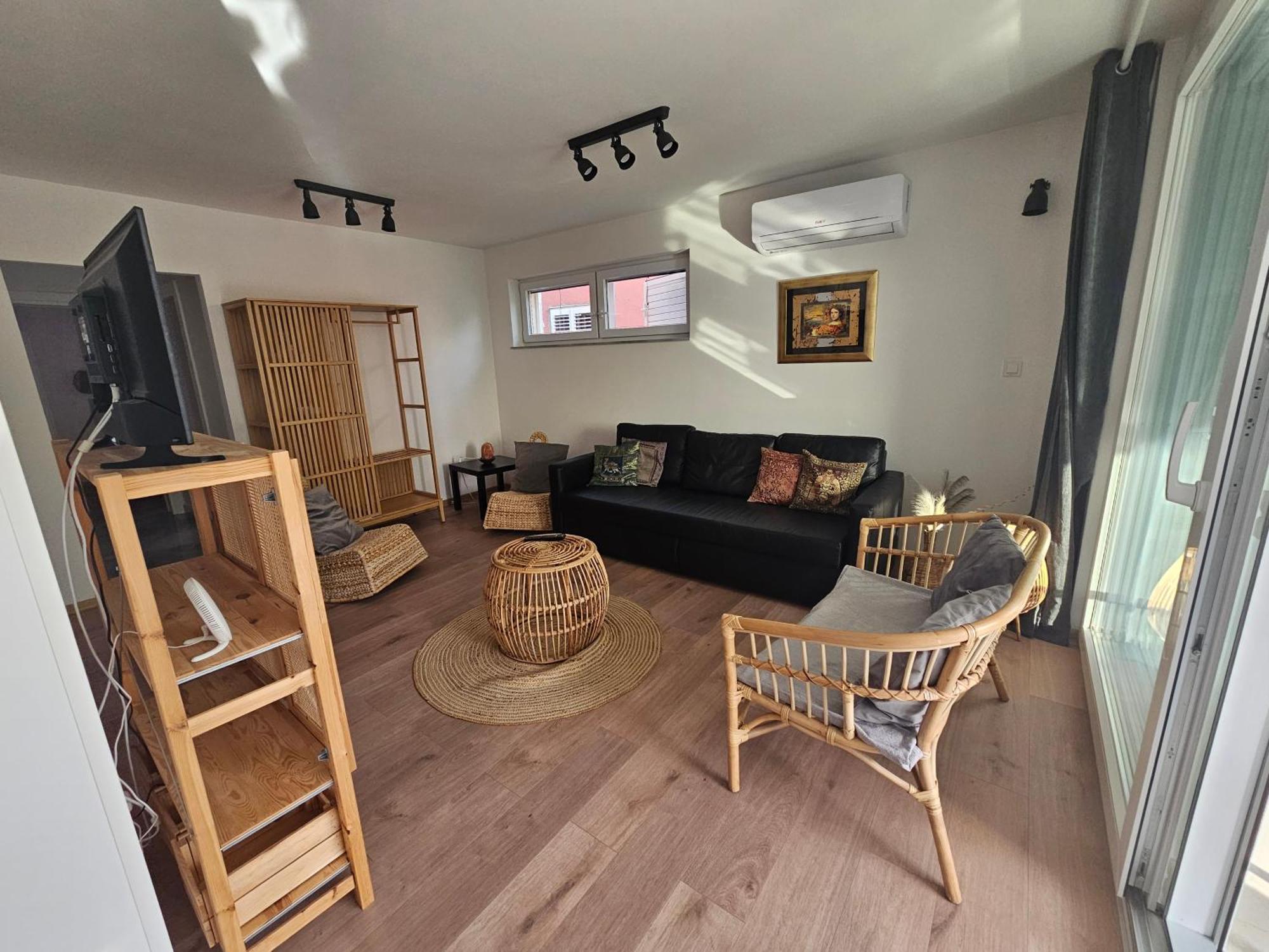 Vila Regina Apartment Rex With Swimming Pool Jezera Ngoại thất bức ảnh