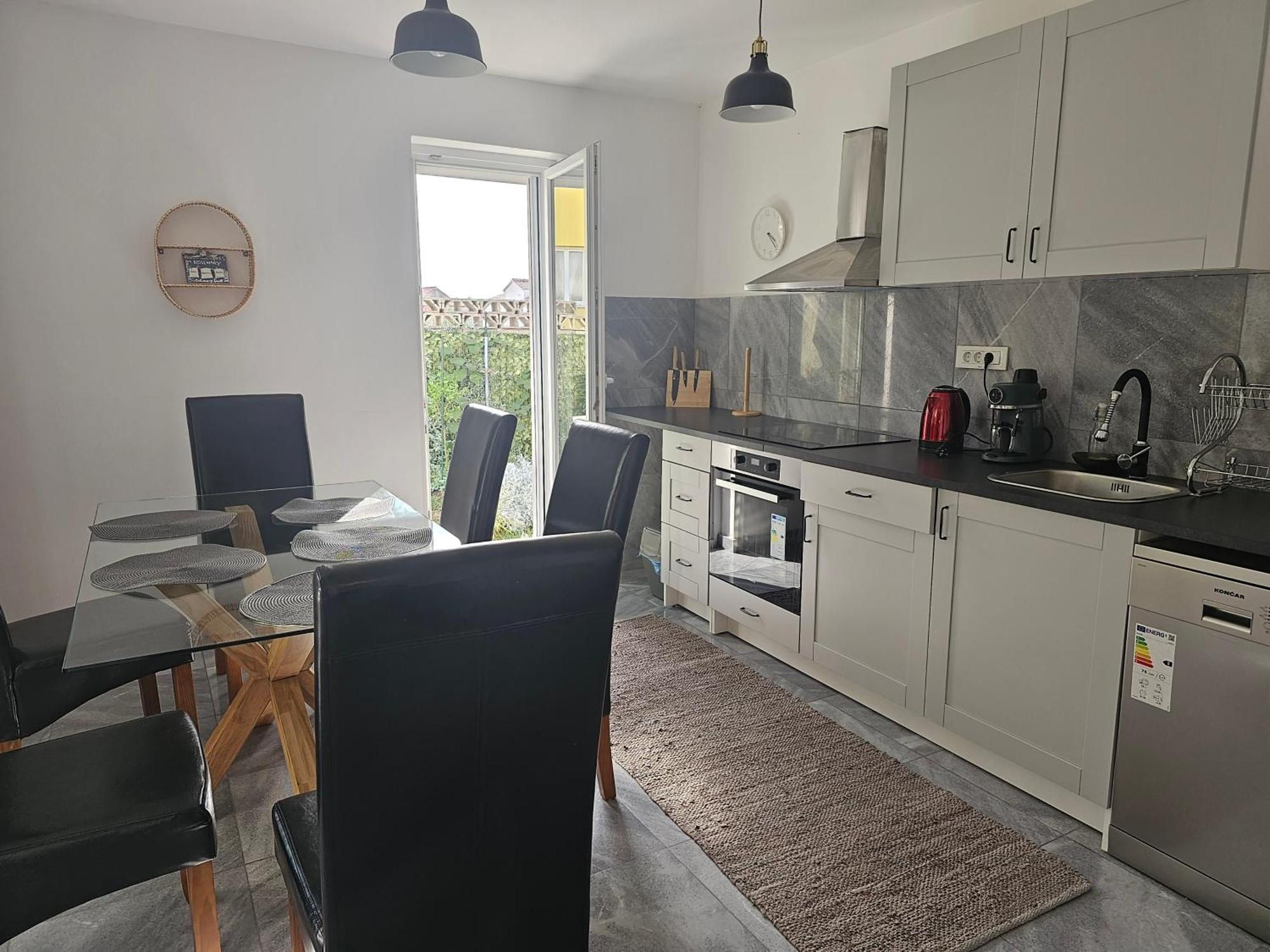 Vila Regina Apartment Rex With Swimming Pool Jezera Ngoại thất bức ảnh